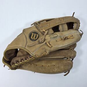 Wilson A9811 13" Softball Leather Glove RHT Right Hand Throw Grip-Tite Pocket